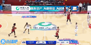 🤦‍♂️帮对手补篮？周琦篮下想把球拍出结果进了